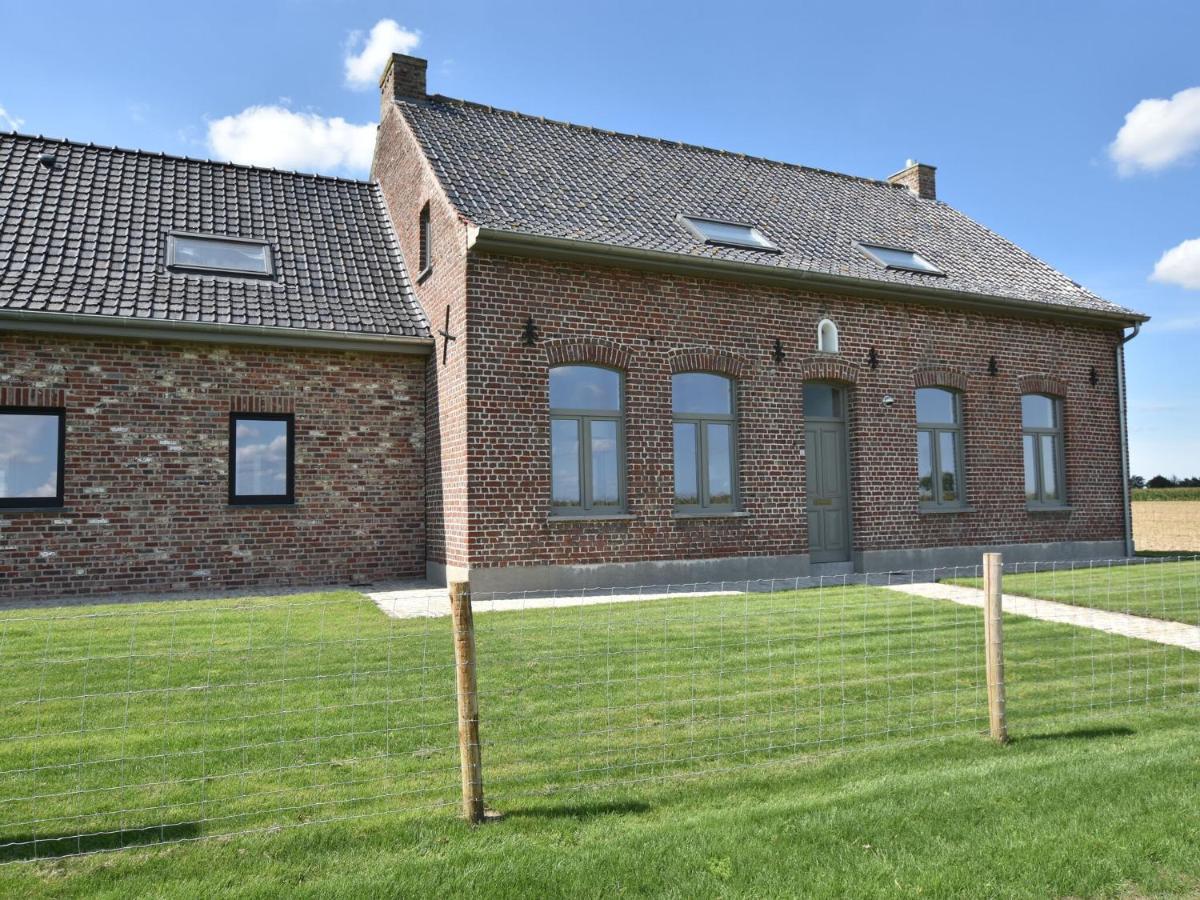 Spacious Holiday Home With Pond In Poperinge Roesbrugge-Haringe Kültér fotó