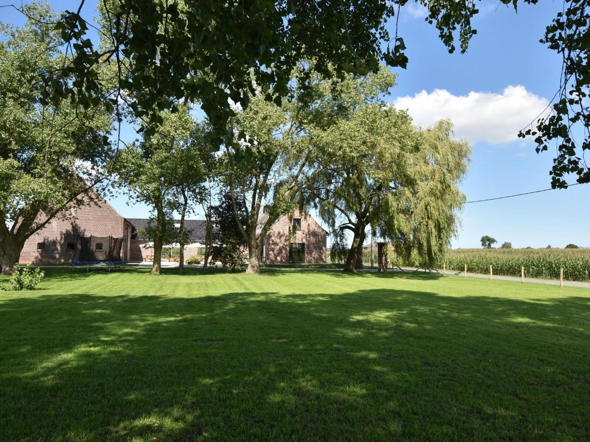 Spacious Holiday Home With Pond In Poperinge Roesbrugge-Haringe Kültér fotó